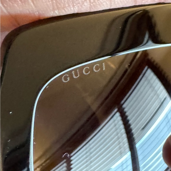 Oversized square Gucci sunglasses - Picture 12 of 16